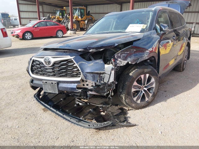 Продажа на аукционе авто 2022 Toyota Highlander Xle, vin: 5TDHZRBH0NS568639, номер лота: 44877933