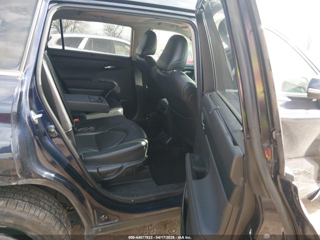 Продажа на аукционе авто 2022 Toyota Highlander Xle, vin: 5TDHZRBH0NS568639, номер лота: 44877933