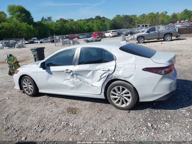 Продаж на аукціоні авто 2022 Toyota Camry Le, vin: 4T1C11AK7NU067030, номер лоту: 44878039