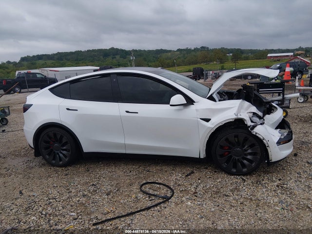 44878136 :رقم المزاد ، 7SAYGDEF6NF312175 vin ، 2022 Tesla Model Y Performance Dual Motor All-wheel Drive مزاد بيع