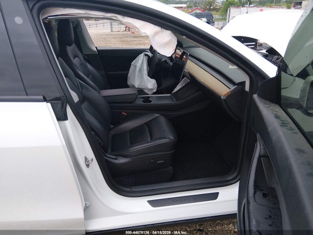44878136 :رقم المزاد ، 7SAYGDEF6NF312175 vin ، 2022 Tesla Model Y Performance Dual Motor All-wheel Drive مزاد بيع
