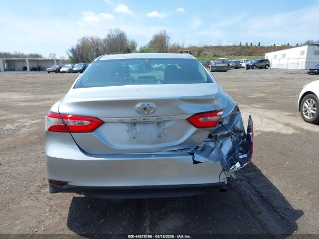 Продаж на аукціоні авто 2018 Toyota Camry Le, vin: 4T1B11HK0JU054759, номер лоту: 44878196