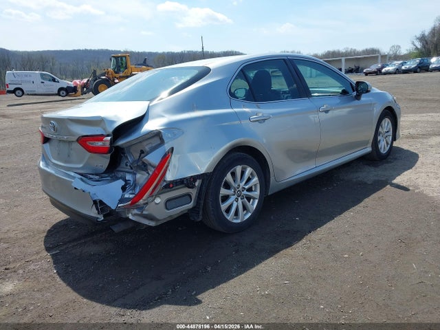 Продаж на аукціоні авто 2018 Toyota Camry Le, vin: 4T1B11HK0JU054759, номер лоту: 44878196
