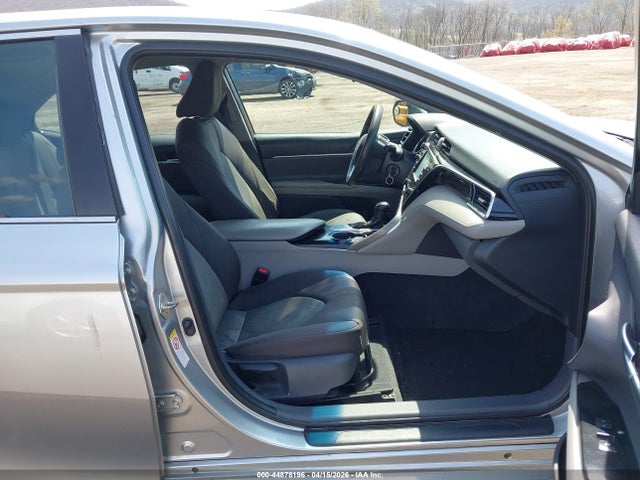 Продаж на аукціоні авто 2018 Toyota Camry Le, vin: 4T1B11HK0JU054759, номер лоту: 44878196