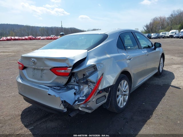 Продаж на аукціоні авто 2018 Toyota Camry Le, vin: 4T1B11HK0JU054759, номер лоту: 44878196