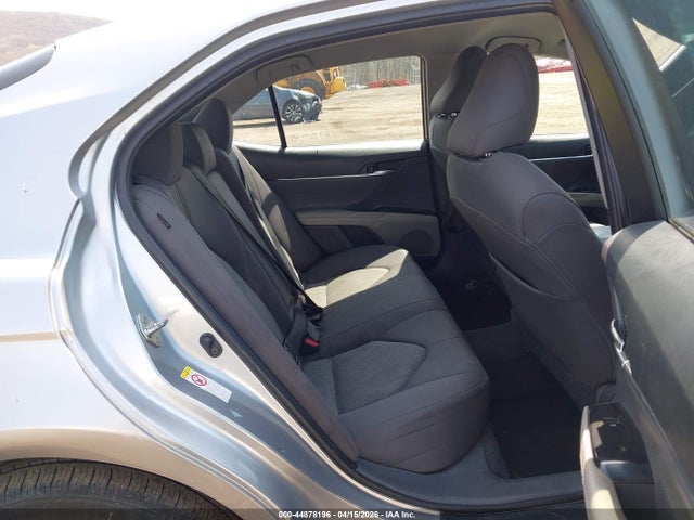 Продаж на аукціоні авто 2018 Toyota Camry Le, vin: 4T1B11HK0JU054759, номер лоту: 44878196