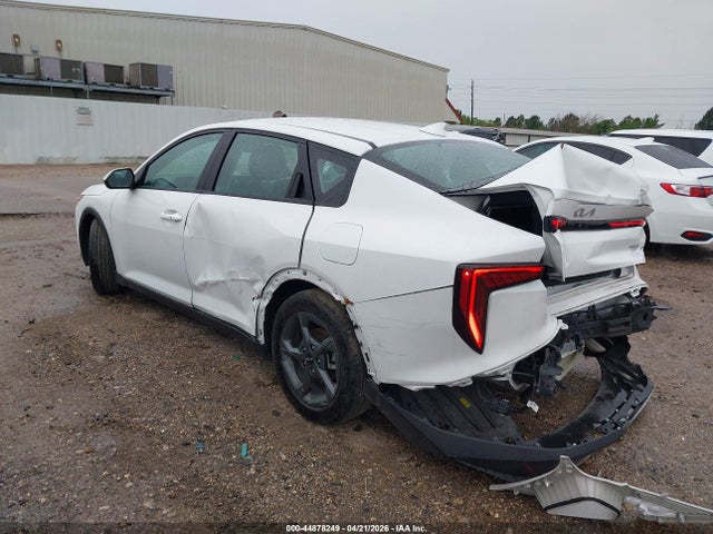 2025 Kia K4 Lxs მანქანა იყიდება აუქციონზე, vin: 3KPFT4DE8SE132870, აუქციონის ნომერი: 44878249