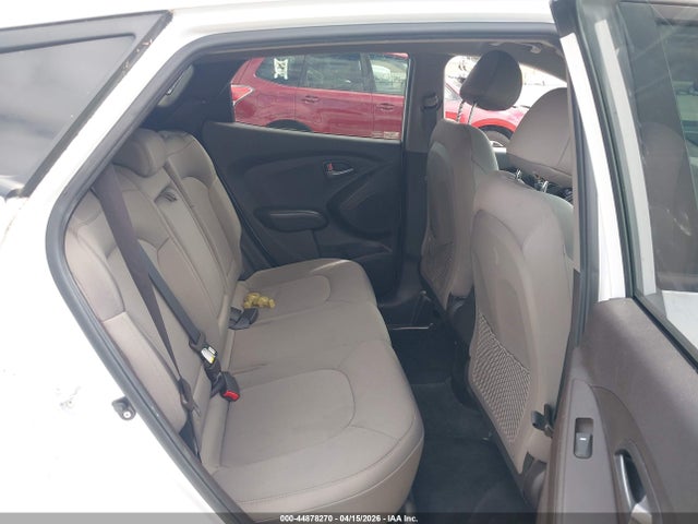 KM8JT3AF6FU101671 Hyundai TUCSON GLS