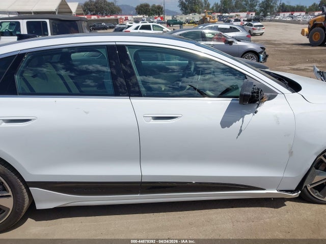 WAU2CAGH0SA021443 Audi A6 E-tron Premium Plus