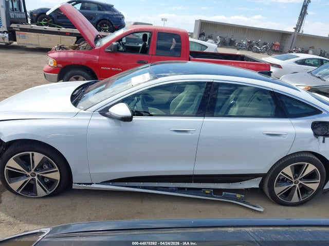 WAU2CAGH0SA021443 Audi A6 E-tron Premium Plus