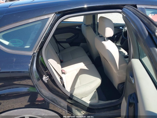 1FADP3K2XGL279887 Ford FOCUS SE