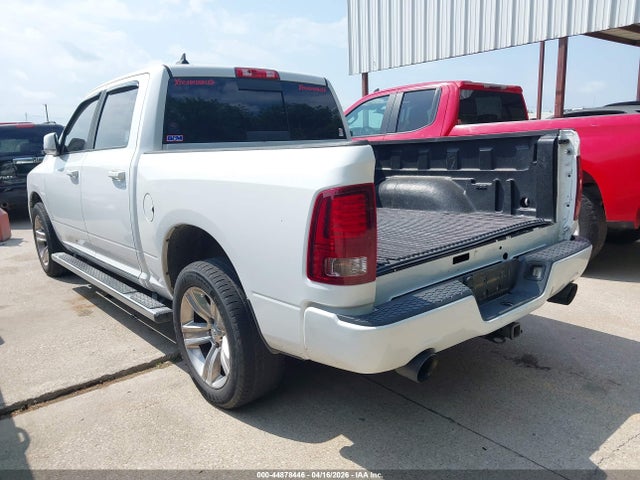 2017 RAM 1500 1C6RR6MT3HS500861 Photo 2