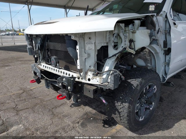 3GCPYCEF4MG402918 Chevrolet Silverado 1500 4wd Short Bed Custom Trail Boss