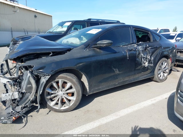 1C3CCCBGXFN729588 Chrysler 200 S