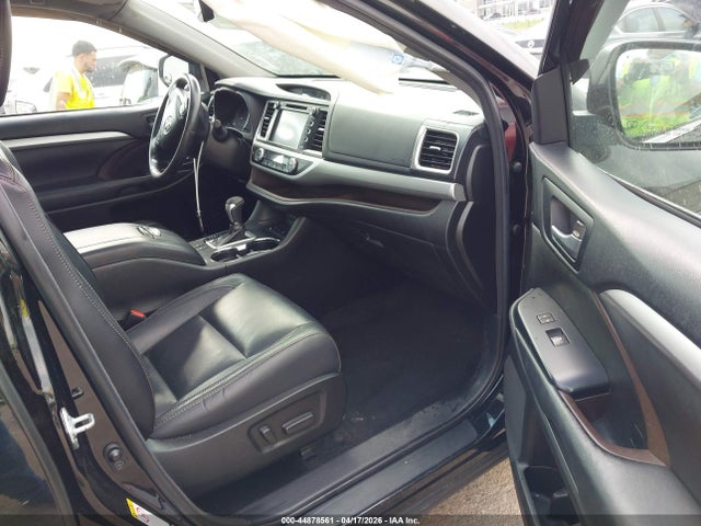 Продажа на аукционе авто 2018 Toyota Highlander Xle, vin: 5TDJZRFH0JS528390, номер лота: 44878561