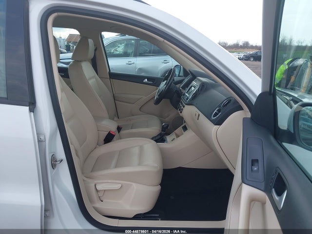 44878601 :رقم المزاد ، WVGBV7AX2GW525899 vin ، 2016 Volkswagen Tiguan S مزاد بيع