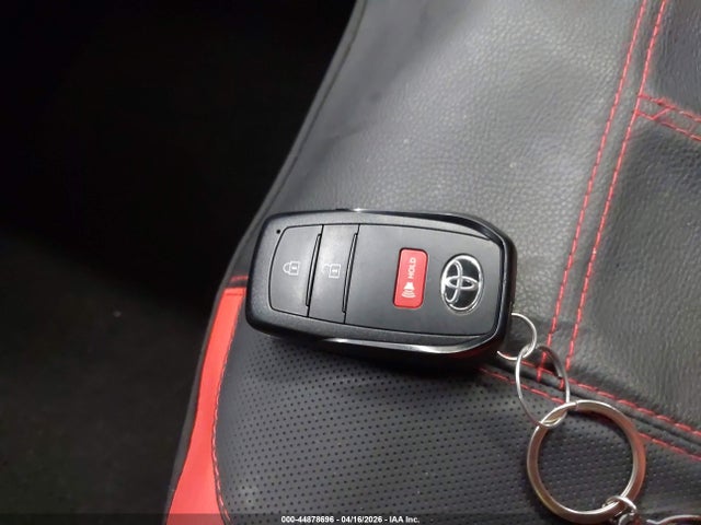 2026 Toyota Prius Le მანქანა იყიდება აუქციონზე, vin: JTDACAAU1T3067650, აუქციონის ნომერი: 44878696