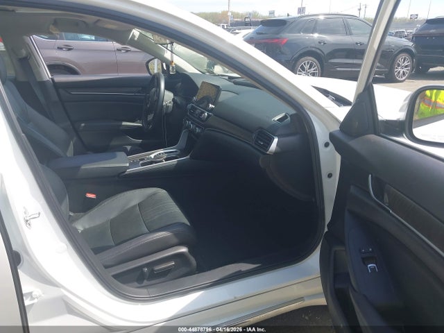 Продажа на аукционе авто 2021 Honda Accord Hybrid Touring, vin: 1HGCV3F97MA019944, номер лота: 44878796