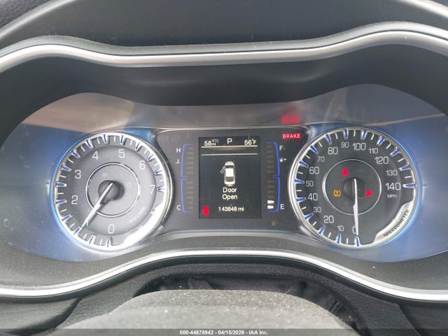 2015 Chrysler 200 Limited მანქანა იყიდება აუქციონზე, vin: 1C3CCCAB3FN630956, აუქციონის ნომერი: 44878942