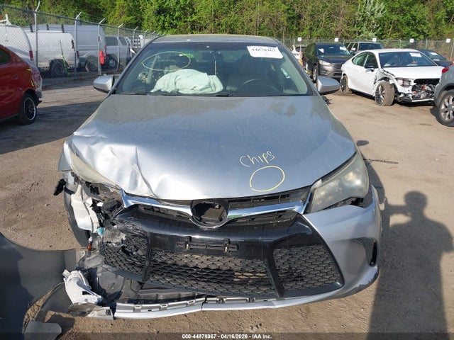 44878967 :رقم المزاد ، 4T1BF1FKXFU005404 vin ، 2015 Toyota Camry Se مزاد بيع