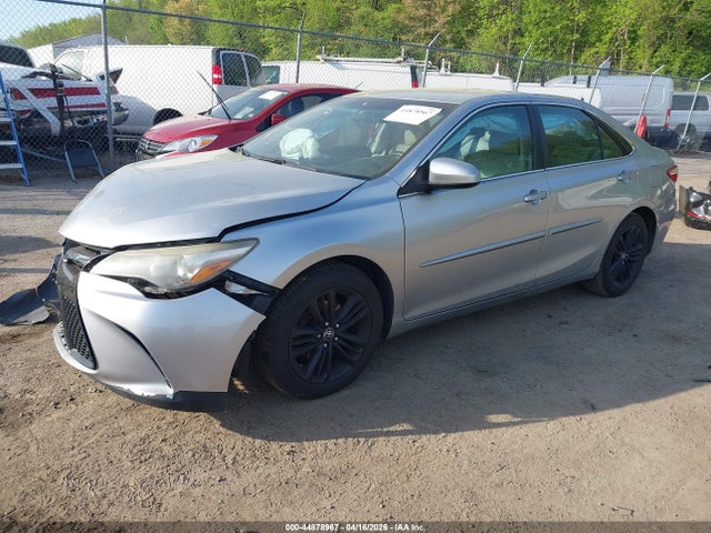 44878967 :رقم المزاد ، 4T1BF1FKXFU005404 vin ، 2015 Toyota Camry Se مزاد بيع