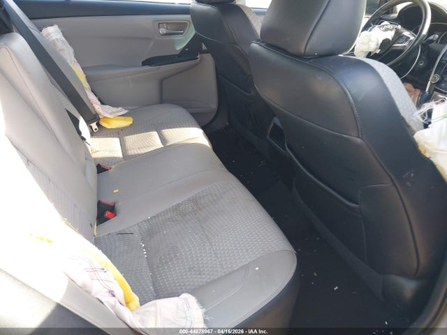 44878967 :رقم المزاد ، 4T1BF1FKXFU005404 vin ، 2015 Toyota Camry Se مزاد بيع