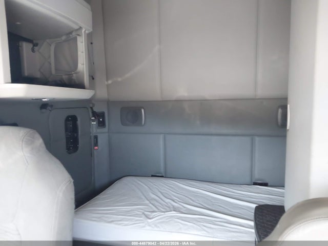 Продажа на аукционе авто 2019 Kenworth T680, vin: 1XKYDP9X7KJ250580, номер лота: 44879042