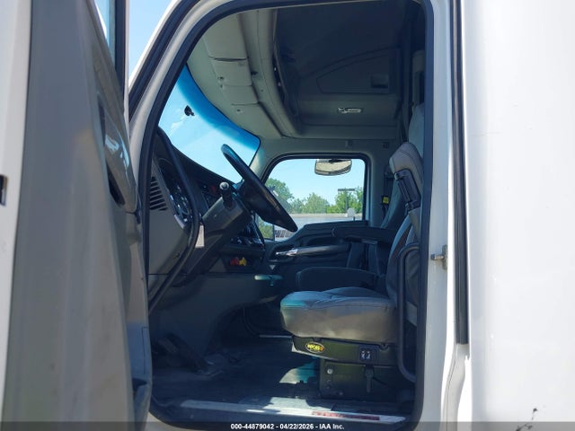 Продажа на аукционе авто 2019 Kenworth T680, vin: 1XKYDP9X7KJ250580, номер лота: 44879042
