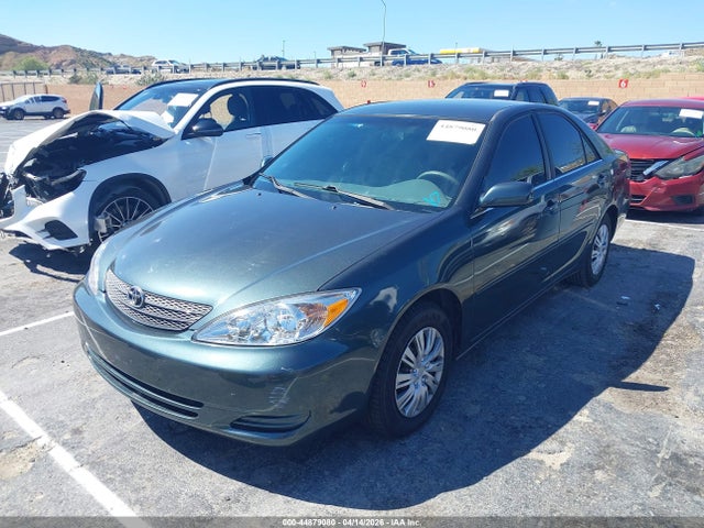 44879080 :رقم المزاد ، JTDBE32K420137987 vin ، 2002 Toyota Camry Le مزاد بيع