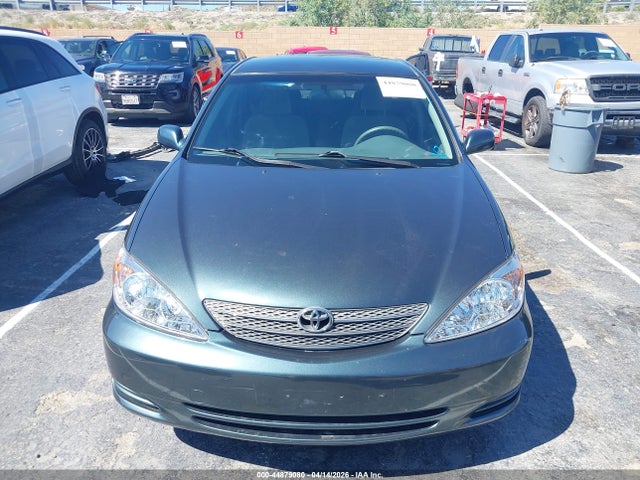 44879080 :رقم المزاد ، JTDBE32K420137987 vin ، 2002 Toyota Camry Le مزاد بيع