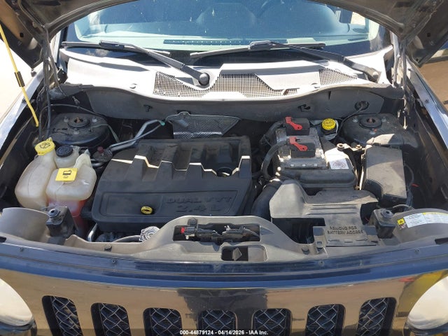 44879124 :رقم المزاد ، 1J4NF4GBXBD155289 vin ، 2011 Jeep Patriot Latitude X مزاد بيع