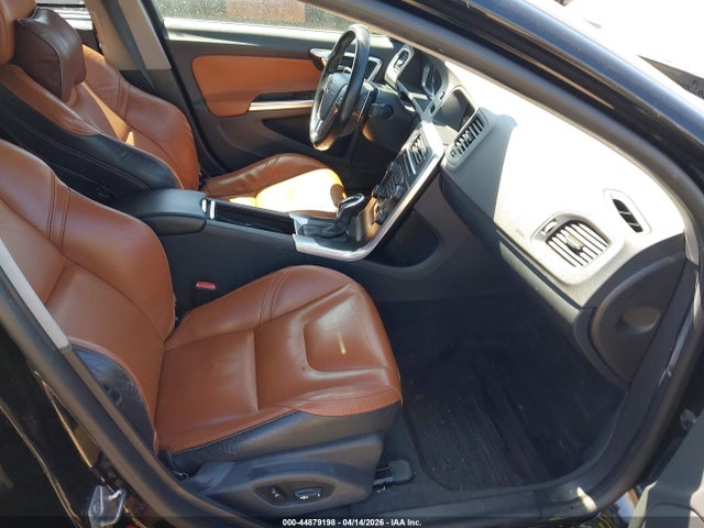 YV1612FS2E2278559 Volvo S60 T5 Platinum
