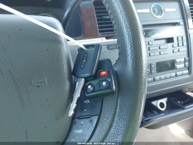 Продажа на аукционе авто 2006 Lincoln Town Car Signature, vin: 1LNHM81W46Y607467, номер лота: 44879340