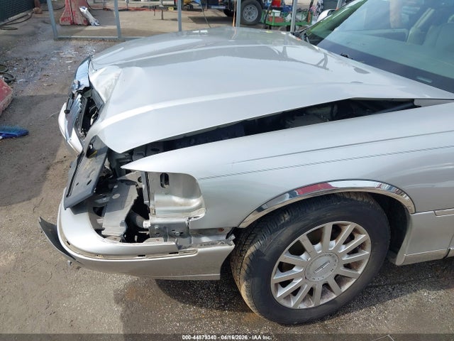 Продажа на аукционе авто 2006 Lincoln Town Car Signature, vin: 1LNHM81W46Y607467, номер лота: 44879340
