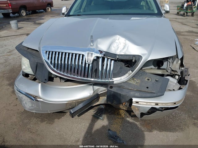Продажа на аукционе авто 2006 Lincoln Town Car Signature, vin: 1LNHM81W46Y607467, номер лота: 44879340