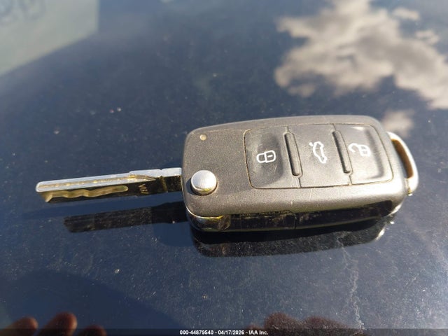 44879540 :رقم المزاد ، 3VWVA7AT4DM663463 vin ، 2013 Volkswagen Beetle Turbo مزاد بيع