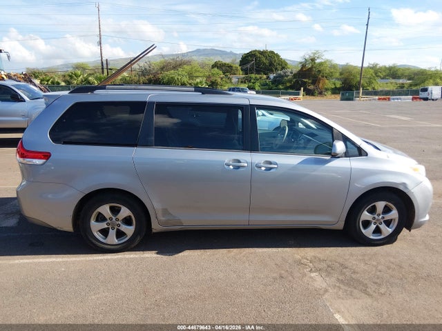 Продажа на аукционе авто 2013 Toyota Sienna Le V6 7 Passenger Auto Access Seat/le V6 8 Passenger, vin: 5TDKK3DC2DS319685, номер лота: 44879643