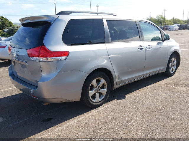 Продажа на аукционе авто 2013 Toyota Sienna Le V6 7 Passenger Auto Access Seat/le V6 8 Passenger, vin: 5TDKK3DC2DS319685, номер лота: 44879643