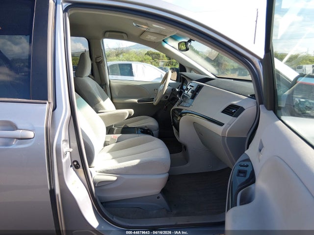 Продажа на аукционе авто 2013 Toyota Sienna Le V6 7 Passenger Auto Access Seat/le V6 8 Passenger, vin: 5TDKK3DC2DS319685, номер лота: 44879643