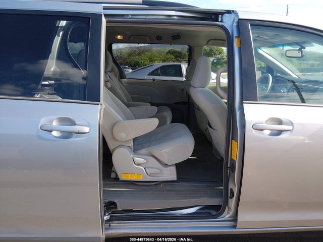 Продажа на аукционе авто 2013 Toyota Sienna Le V6 7 Passenger Auto Access Seat/le V6 8 Passenger, vin: 5TDKK3DC2DS319685, номер лота: 44879643