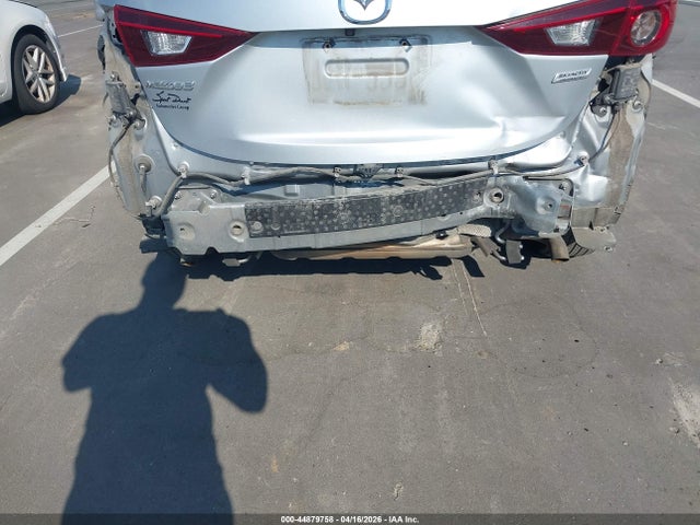 44879758 :رقم المزاد ، 3MZBN1U76JM188364 vin ، 2018 Mazda Mazda3 Sport مزاد بيع