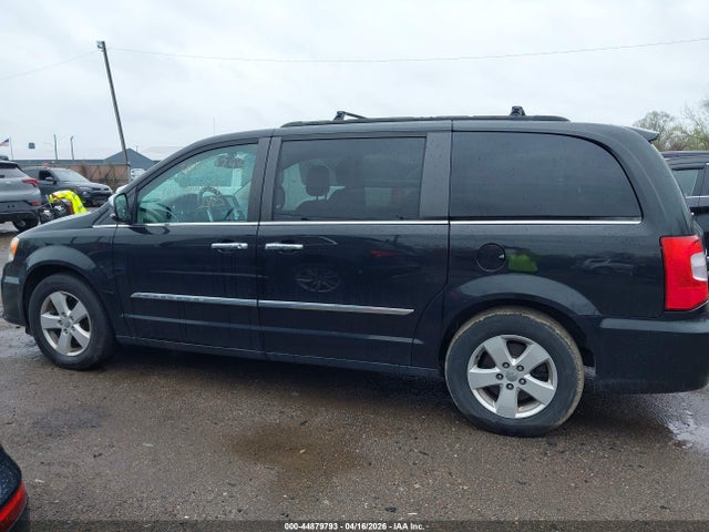 2016 Chrysler Town & Country Touring-l მანქანა იყიდება აუქციონზე, vin: 2C4RC1CG3GR305456, აუქციონის ნომერი: 44879793