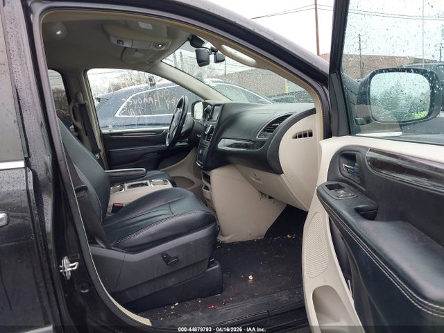 2016 Chrysler Town & Country Touring-l მანქანა იყიდება აუქციონზე, vin: 2C4RC1CG3GR305456, აუქციონის ნომერი: 44879793