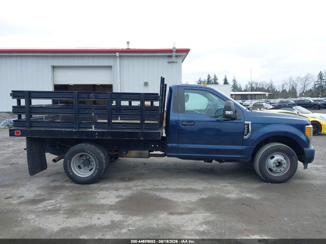 Ford F-350 Chassis Xl 2017 1FDRF3G66HEE66060 Image 14