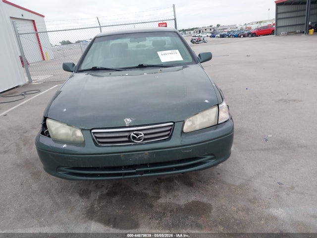 44879839 :رقم المزاد ، 4T1BF22K6YU941633 vin ، 2000 Toyota Camry Le V6 مزاد بيع