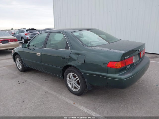 44879839 :رقم المزاد ، 4T1BF22K6YU941633 vin ، 2000 Toyota Camry Le V6 مزاد بيع