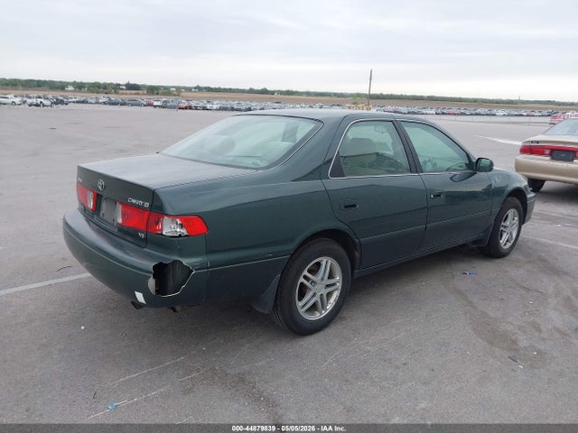 44879839 :رقم المزاد ، 4T1BF22K6YU941633 vin ، 2000 Toyota Camry Le V6 مزاد بيع