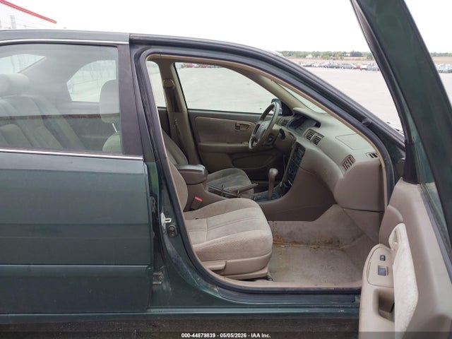 44879839 :رقم المزاد ، 4T1BF22K6YU941633 vin ، 2000 Toyota Camry Le V6 مزاد بيع