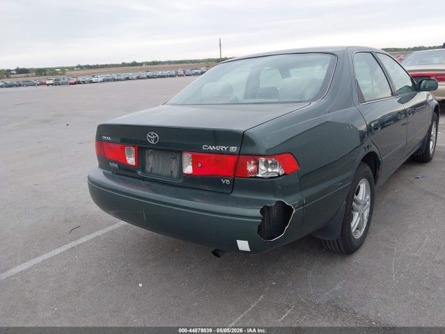 44879839 :رقم المزاد ، 4T1BF22K6YU941633 vin ، 2000 Toyota Camry Le V6 مزاد بيع