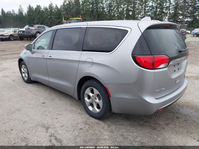 2017 CHRYSLER PACIFICA HYBRID 2C4RC1H75HR765082 Photo 2